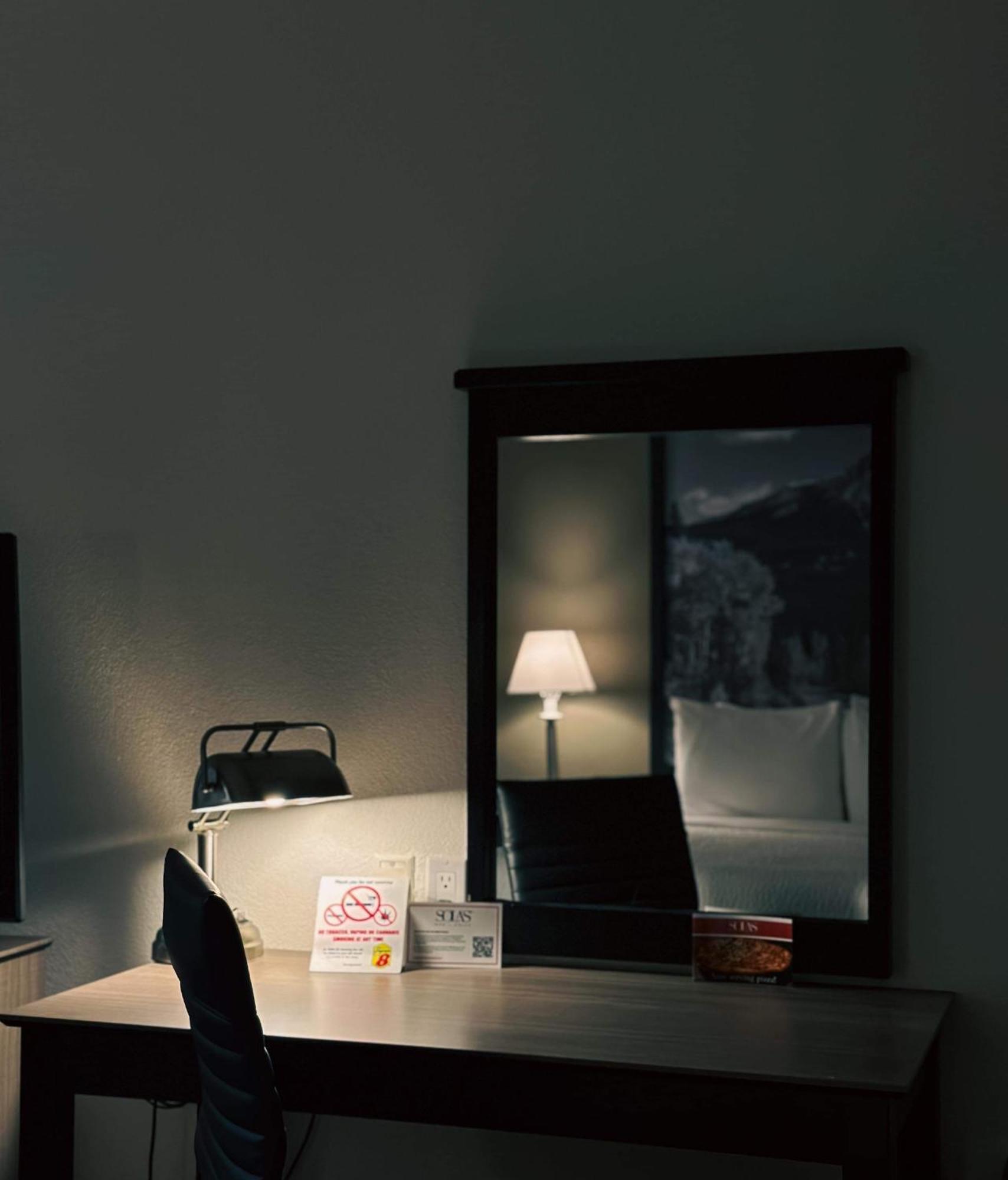 Super 8 By Wyndham Dawson Creek Hotel Екстериор снимка