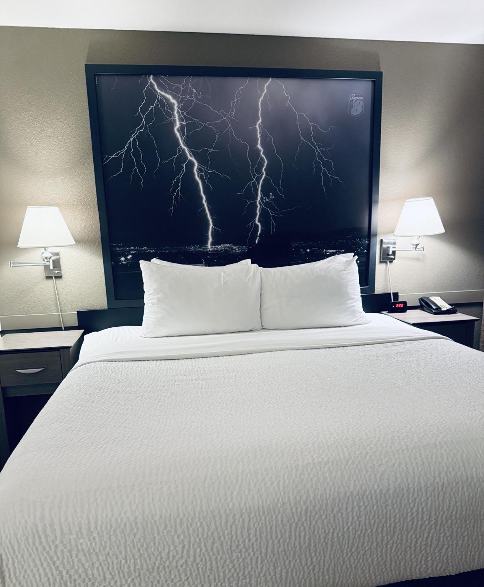 Super 8 By Wyndham Dawson Creek Hotel Екстериор снимка