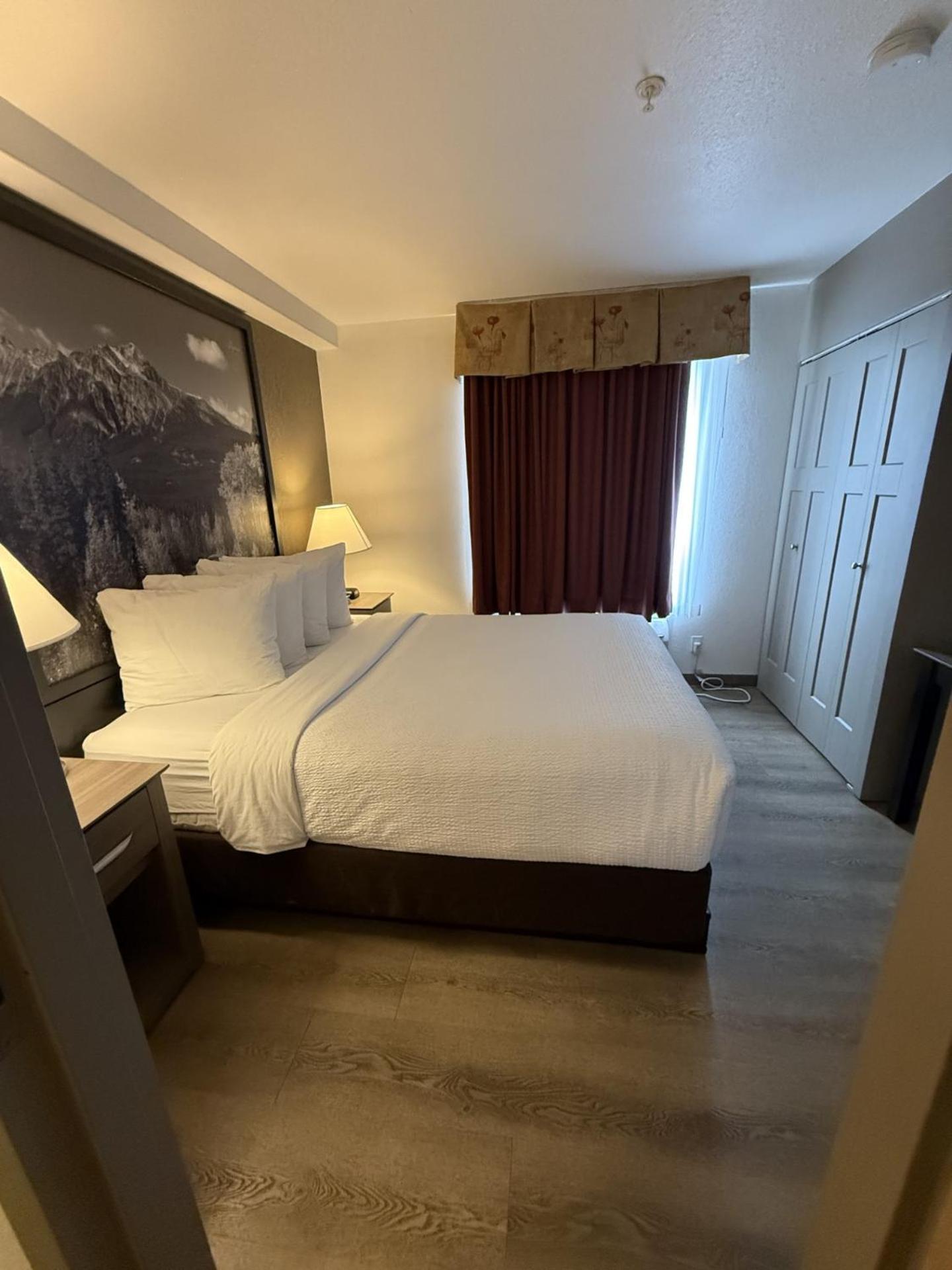 Super 8 By Wyndham Dawson Creek Hotel Екстериор снимка